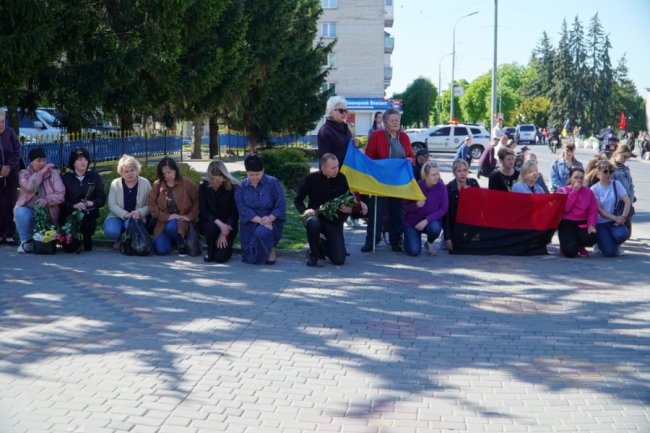 На Волині попрощались з Героєм Олександром Омельчуком. ФОТО