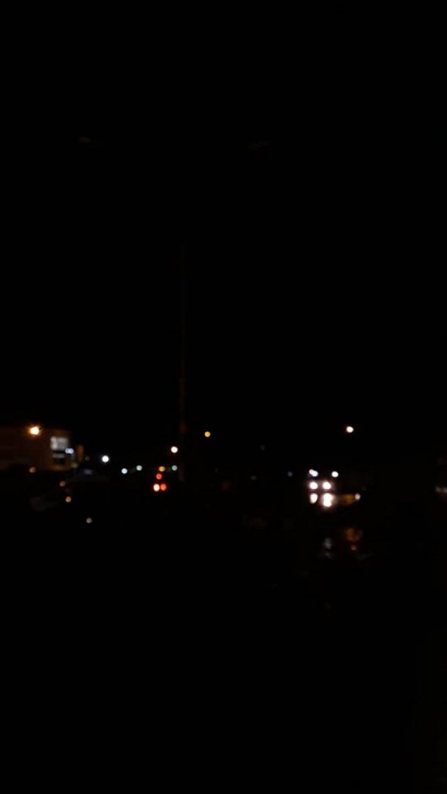 «У місті настали часи раннього середньовіччя», - лучани нарікають на темряву. ФОТО