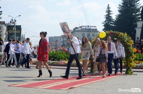 Нові студенти політеху пройшлися червоною доріжкою. ФОТОРЕПОРТАЖ