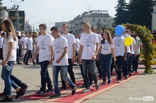Нові студенти політеху пройшлися червоною доріжкою. ФОТОРЕПОРТАЖ