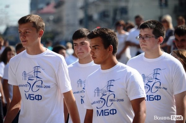 Нові студенти політеху пройшлися червоною доріжкою. ФОТОРЕПОРТАЖ