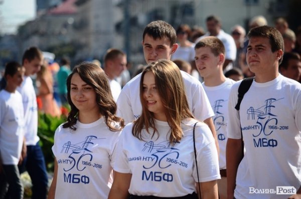 Нові студенти політеху пройшлися червоною доріжкою. ФОТОРЕПОРТАЖ