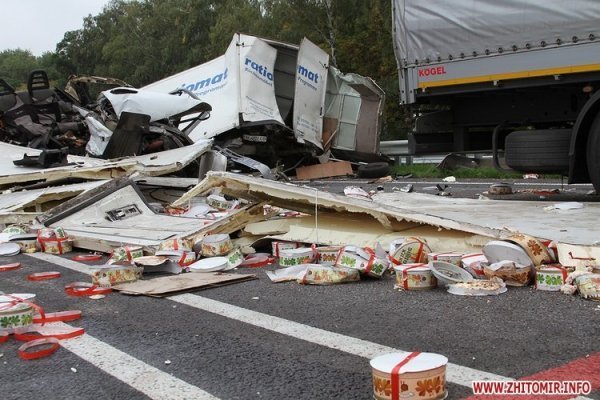 Зіткнення чотирьох фур на Житомирщині. ФОТО. ВІДЕО