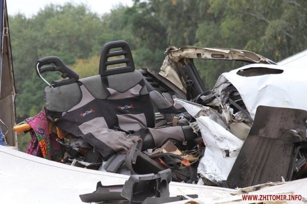 Зіткнення чотирьох фур на Житомирщині. ФОТО. ВІДЕО