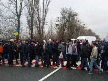 Савченко каже, що підтримує перекриття автошляхів через бездоріжжя