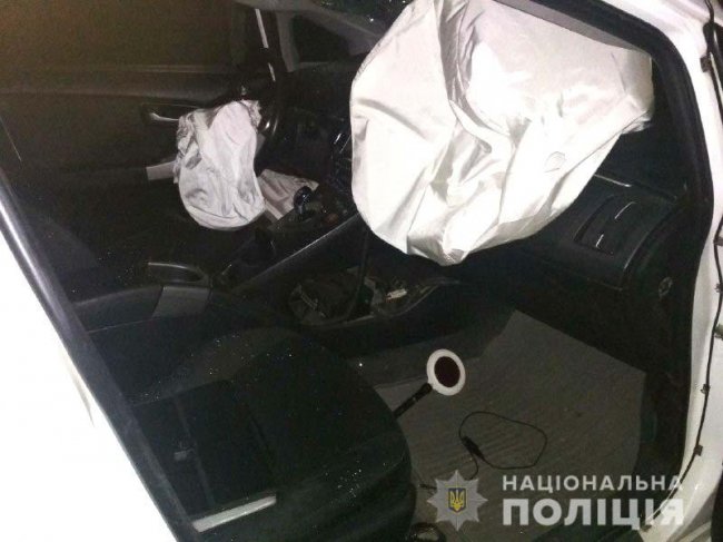 На Рівненщині мотоцикліст врізався у авто поліцейських: травмувалося троє людей