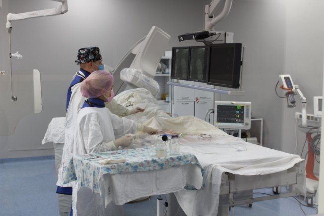 У волинській лікарні американський нейрохірург провів дітям 5 складних операцій