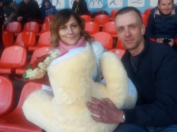 У Луцьку хлопець освідчився дівчині під час футбольного матчу