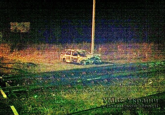 На Волині внаслідок ДТП загорівся автомобіль. ФОТО