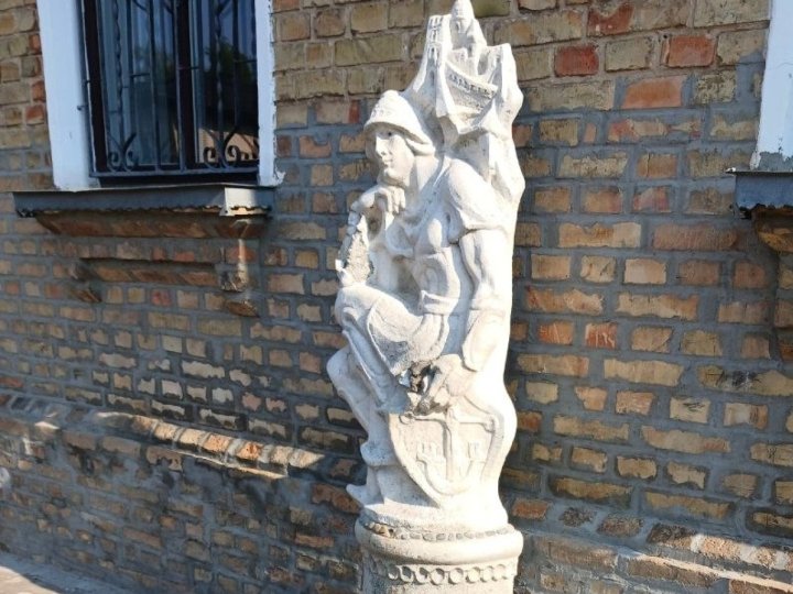 У Луцьку пошкодили скульптуру Миколи Голованя