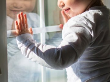 У місті на Волині 2-річна дитина зачинилася в квартирі