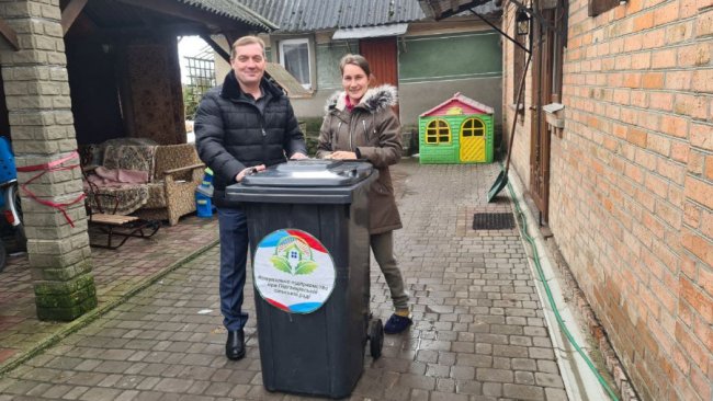 У громаді на Волині комунальне підприємство роздавало подарунки. ФОТО