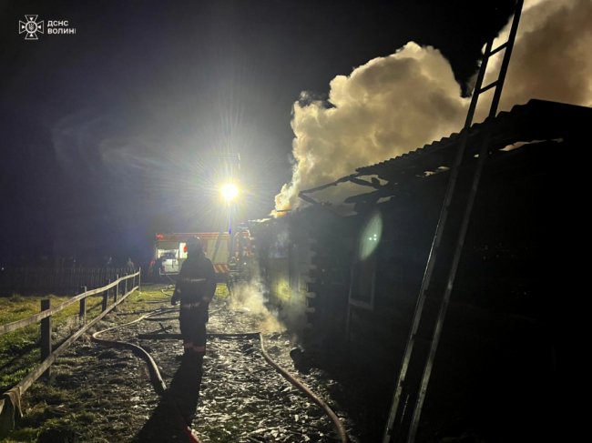 На Волині горіли вантажівка та два житлові будинки 