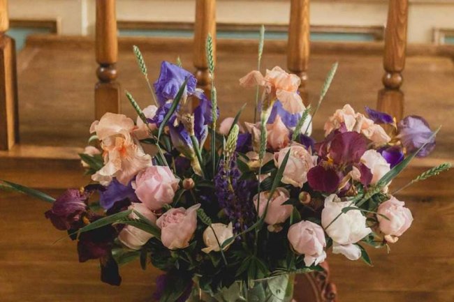 Квіти для храму: лучанка розповіла, як прикрашає монастир на великі свята 