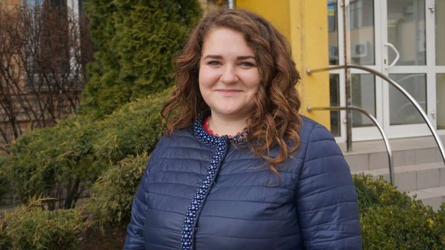 Квіти для храму: лучанка розповіла, як прикрашає монастир на великі свята 