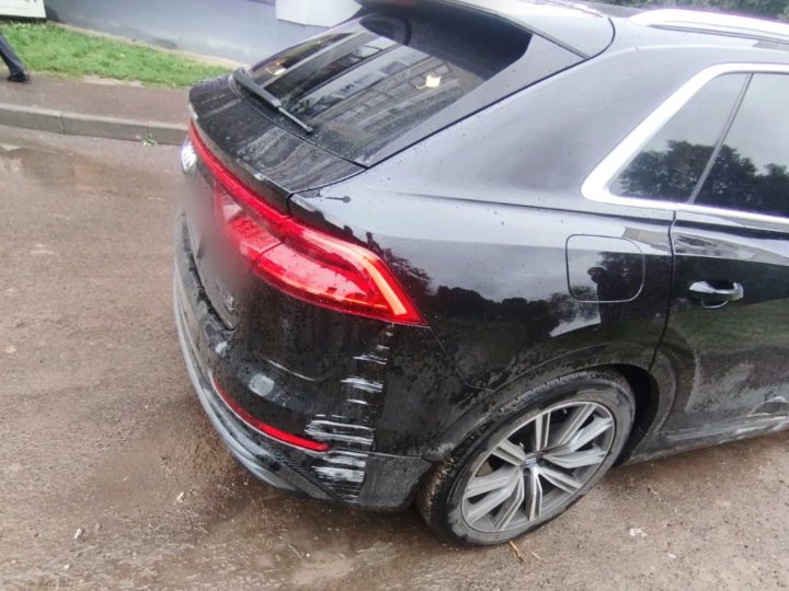 У Луцьку водій в'їхав у бетонну стіну та паркан. ФОТО