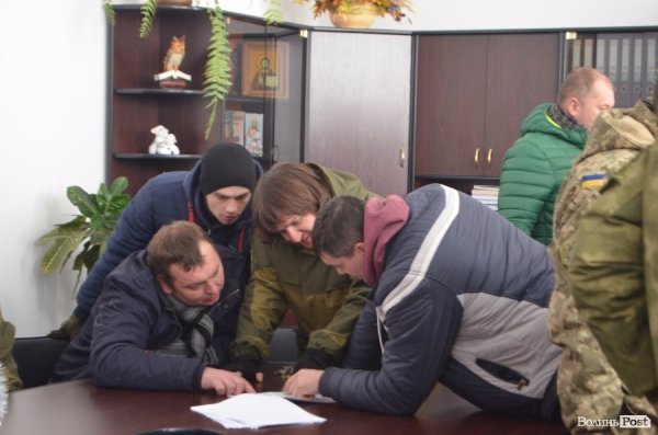 Волинські активісти завітали до найбагатших декларантів