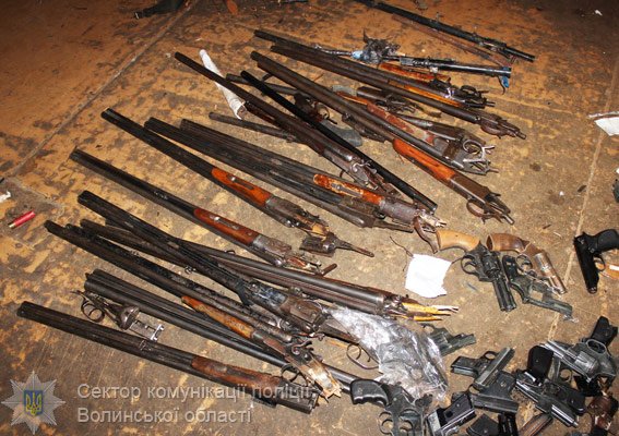 На Волині знищили вилучену зброю