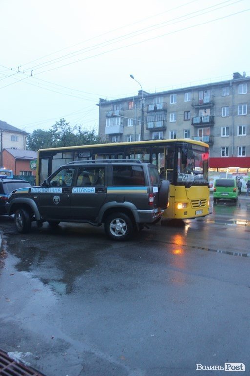 Як у луцьких лікарнях бомбу шукали. ФОТО