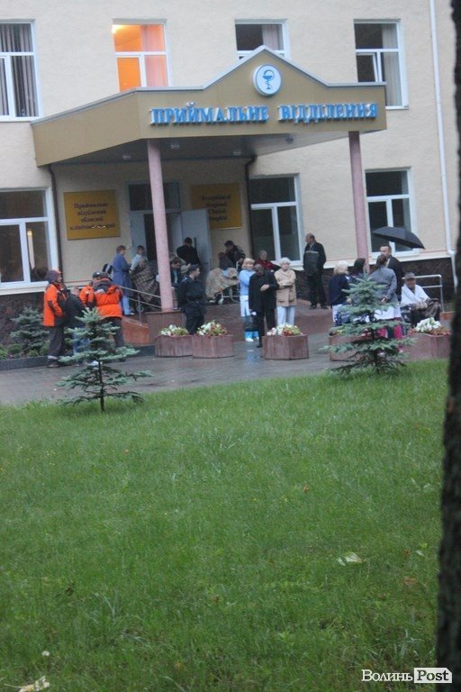 Як у луцьких лікарнях бомбу шукали. ФОТО