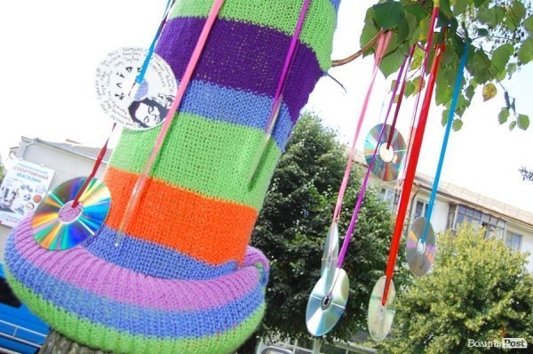 У центрі Луцька «одягли» дерева під музику. ФОТО