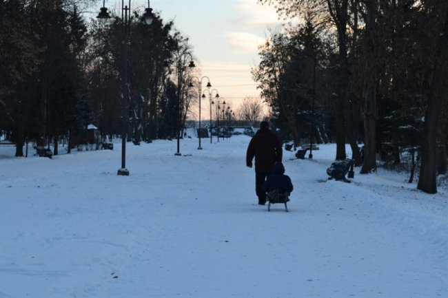 У Луцьку діти влаштували перегони на санчатах. ФОТО
