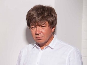 Волонтери вітають луцького ресторатора з Днем народження