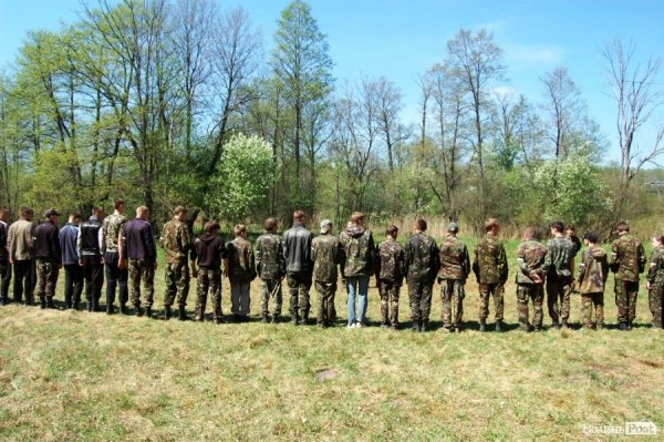 У волинських лісах «воюють» Чорна сотня і сотня Перця. ФОТО 