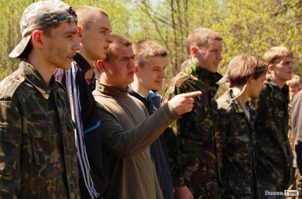 У волинських лісах «воюють» Чорна сотня і сотня Перця. ФОТО 