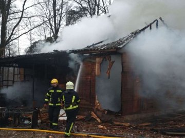 На Волині горіли житловий будинок та господарська споруда. ФОТО