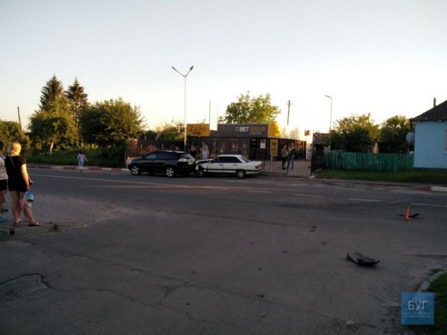 На Волині – аварія за участі трьох автівок. ФОТО