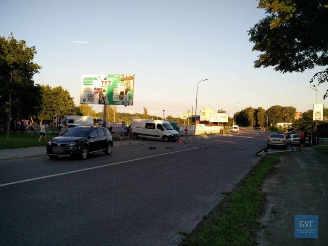 На Волині – аварія за участі трьох автівок. ФОТО