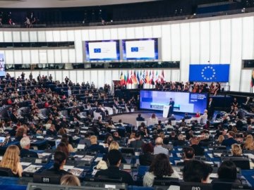 Єврокомісія розморозила 10 млрд євро для Угорщини 