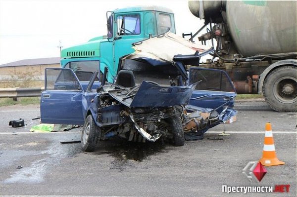 «Жигулі» врізалось в бетономішалку ‒ авто розлетілося на шматки. ФОТО