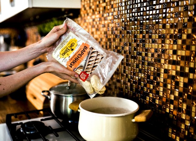 Новорічний стіл майже по-ресторанному – від нової торгової марки «Сам Удома»*