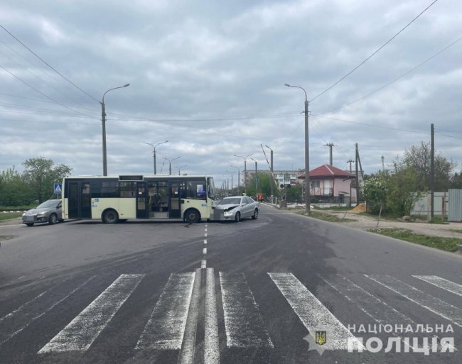 У Луцьку зіткнулися маршрутка та авто:  у поліції повідомили деталі аварії
