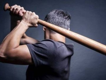 Гамселив металевою палицею, руками і ногами: подробиці смертельної бійки під Луцьком