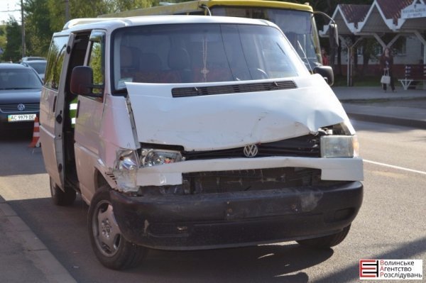 Аварія на Гнідавській: зіткнулися три автівки. ФОТО