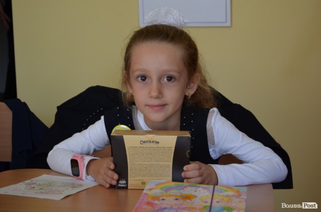 Кольорові стіни, ігрова кімната і басейн: луцька школа №27 зсередини. ФОТО