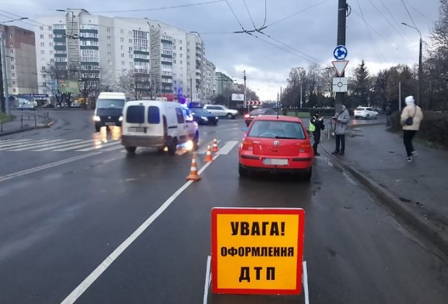 У Луцьку на переході збили жінку. ФОТО