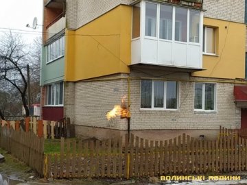 У Гірці Полонці у багатоквартирному будинку загорівся газопровід. ВІДЕО