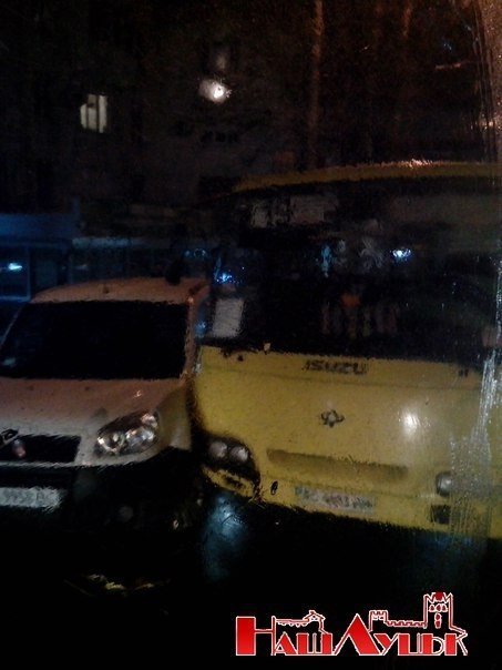 Аварія в Луцьку: зіткнулися маршрутка та фургон. ФОТО