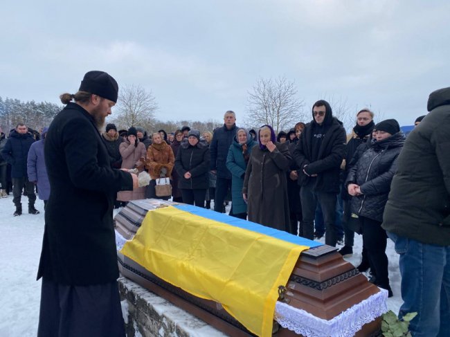17 місяців вважався зниклим безвісти: на Волині попрощалися з Героєм Андрієм Чумаком