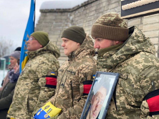 17 місяців вважався зниклим безвісти: на Волині попрощалися з Героєм Андрієм Чумаком