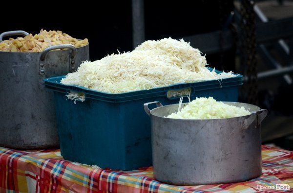  У Луцьку Романюк варив борщ на фестивалі їжі. ФОТО