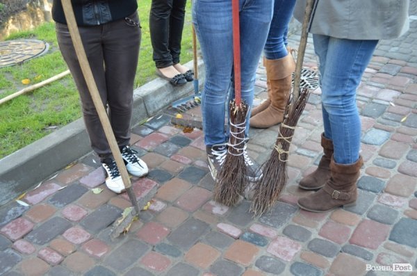 Над річкою у Луцьку відкрили новий торгово-розважальний центр. ФОТО