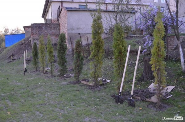Над річкою у Луцьку відкрили новий торгово-розважальний центр. ФОТО