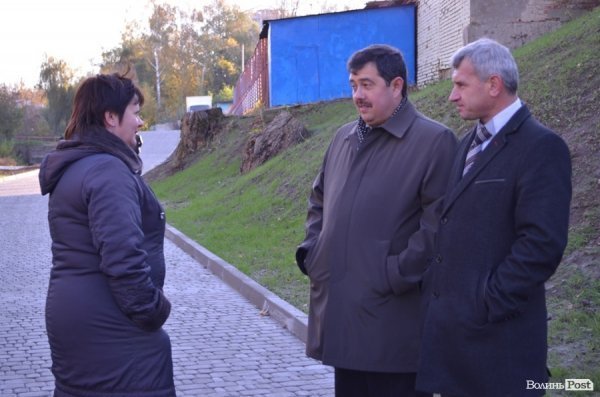 Над річкою у Луцьку відкрили новий торгово-розважальний центр. ФОТО