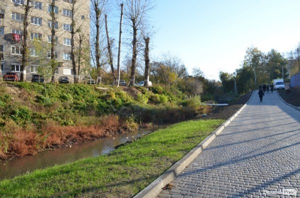Над річкою у Луцьку відкрили новий торгово-розважальний центр. ФОТО