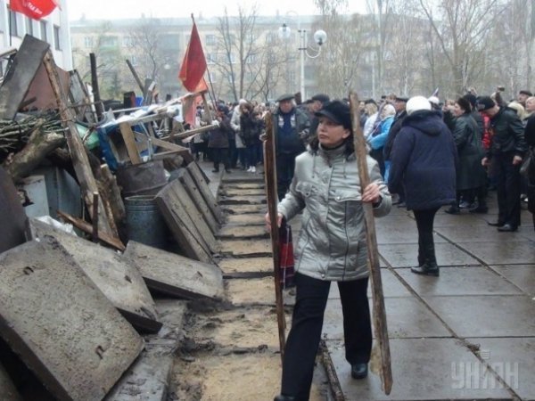 У Маріуполі сепаратисти захопили міськраду. ФОТО